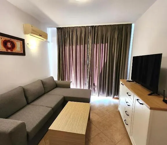 One Bedroom Guest Апартамент